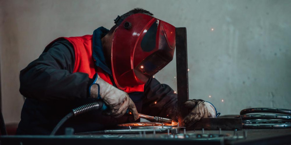 ¿Qué significa fuente de corriente con alto factor de marcha?