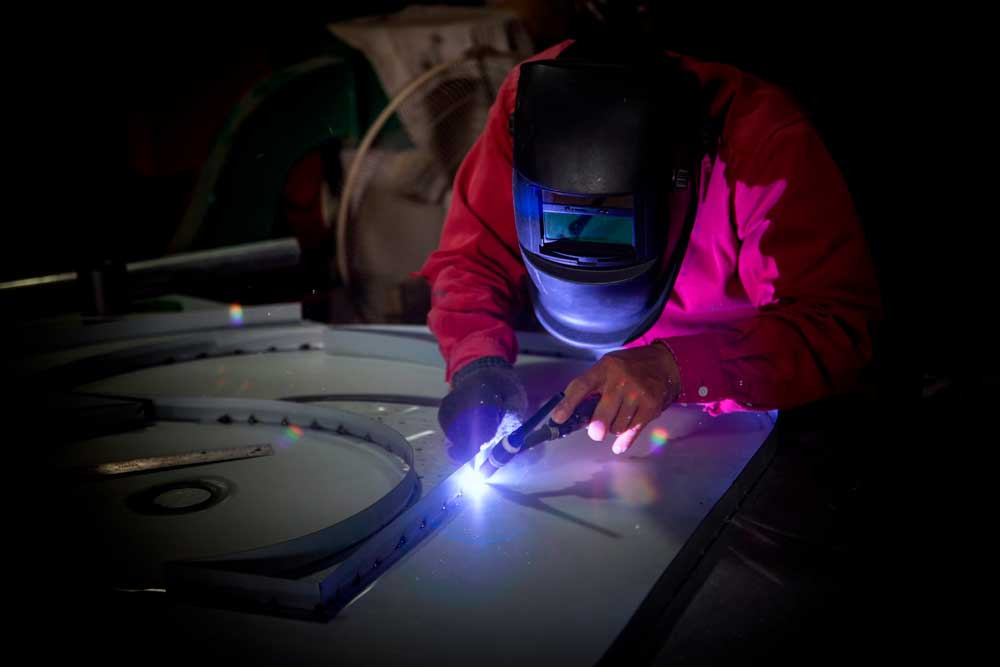 Diferencias entre pantallas de soldadura con y sin purificador de aire